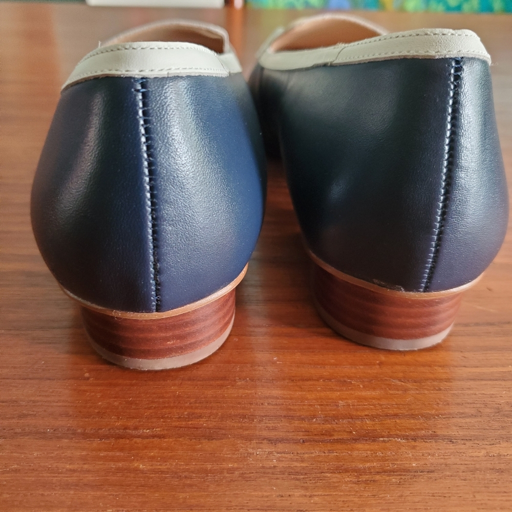 Talbots Navy chain Loafers women's 9.5 - Picture 3 of 8